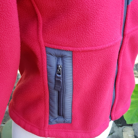 The North Face Boys Heavy Fleece jacket. Red - Picture 4 of 10